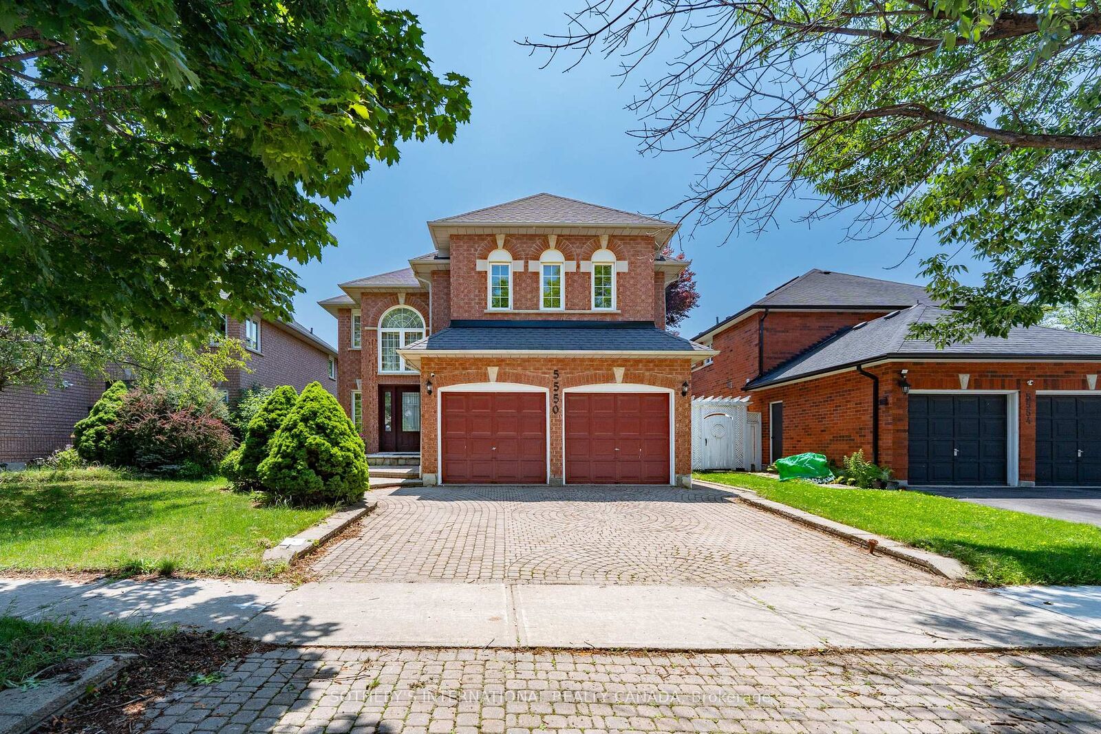 Property Photo: 5550 Middleport Crescent N ON L4Z 3S5