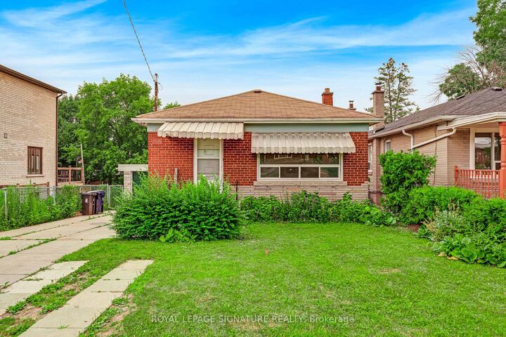 Property Photo: 1085 Pharmacy Avenue ON M1R 2H2