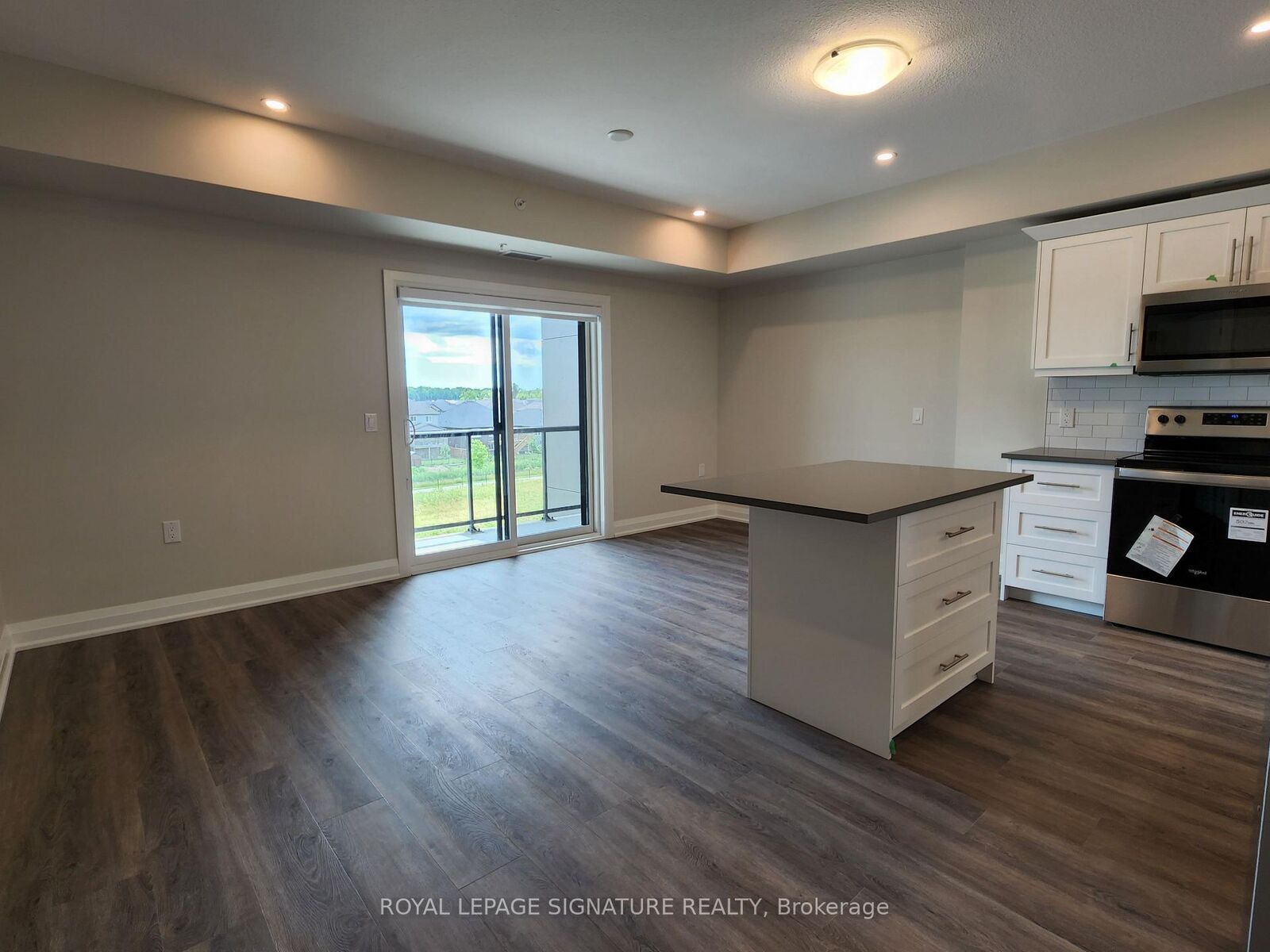 Property Photo:  120 Summersides Boulevard 312  ON L0S 1E1 