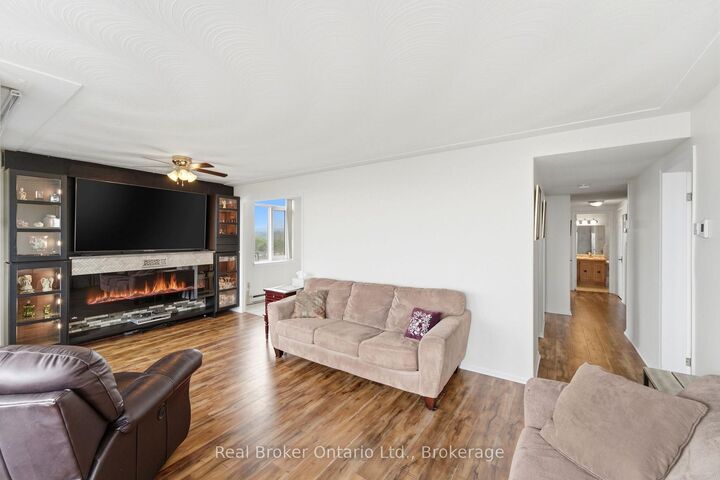 Property Photo: 40 Harrisford Street 908 ON L8K 6N1