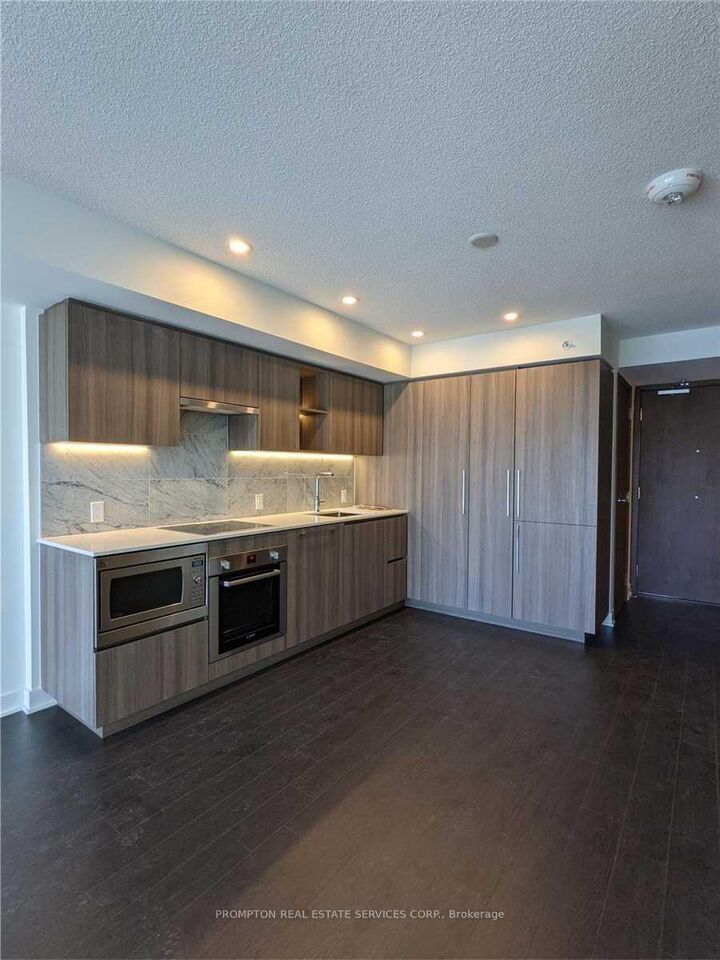 Property Photo: 19 Bathurst Street 4107 ON M5V 0N2