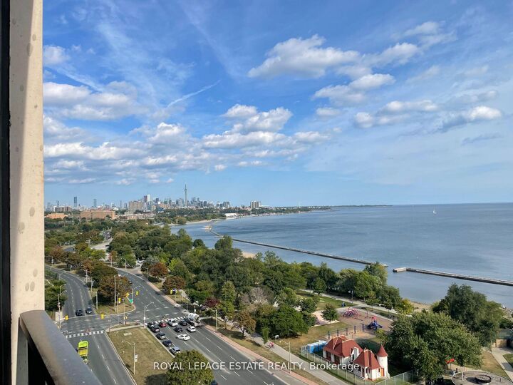 Property Photo: 1928 Lake Shore Boulevard W 1608 ON M6S 0B1