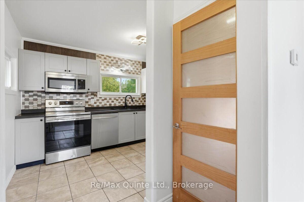 Property Photo:  86 Princess Street  ON K8V 1T5 