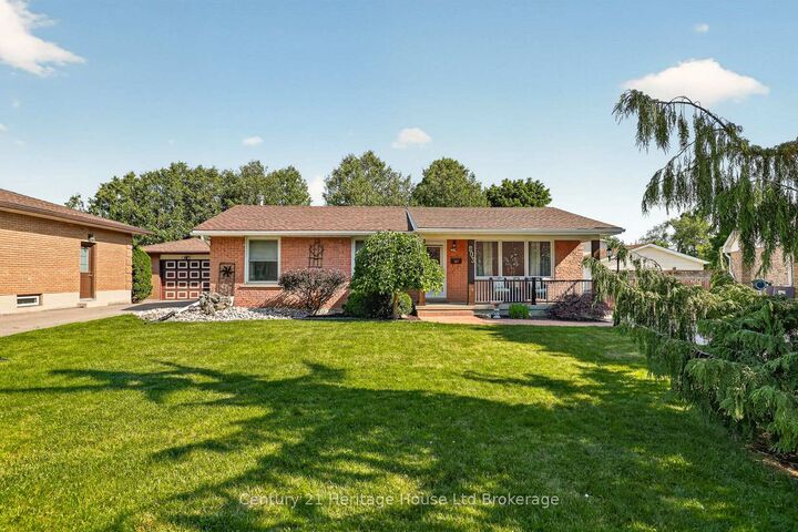 Property Photo:  803 Gladstone Drive  ON N4S 5T3 