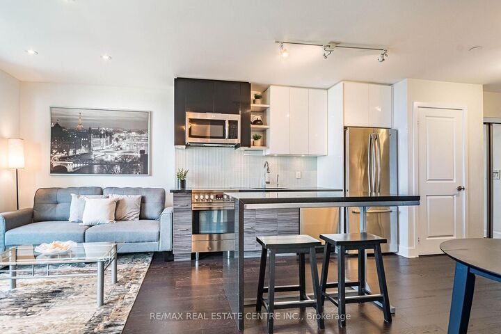 33 Shore Breeze Drive 2102 — photo 1