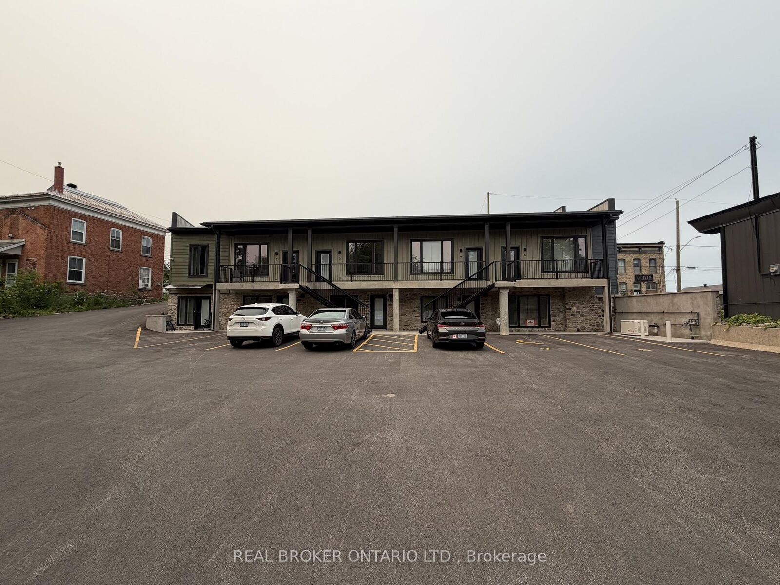 Property Photo:  8 Clothier Street 3  ON K0G 1J0 