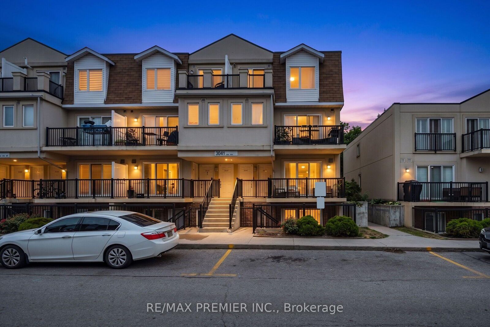 Property Photo: 3041 Finch Avenue W 2072 ON M9M 0A4