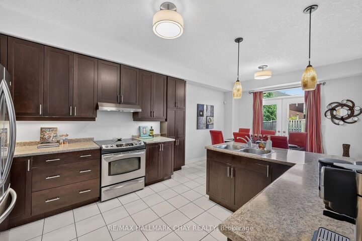 Property Photo:  43 Graihawk Drive  ON L4N 6G7 