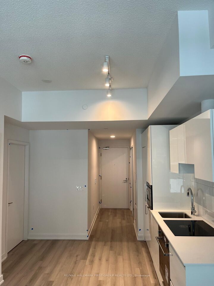 Photo de la propriété: 230 Simcoe Street 1235 ON M5T 1T4