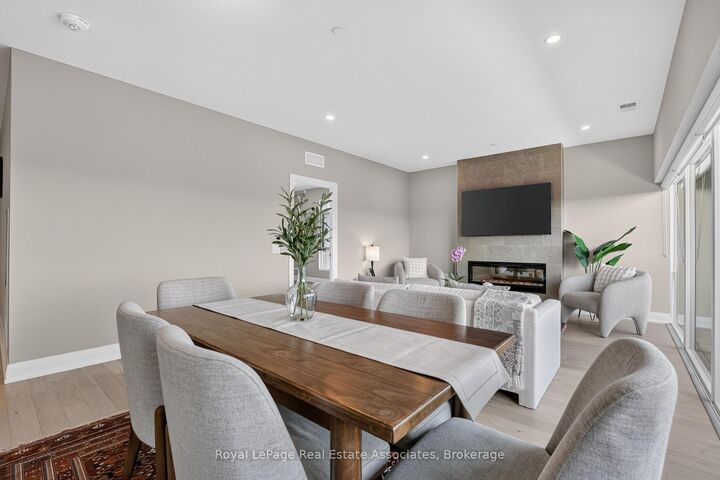 Property Photo: 71 Wyndham Street S 612 ON N1E 0T7
