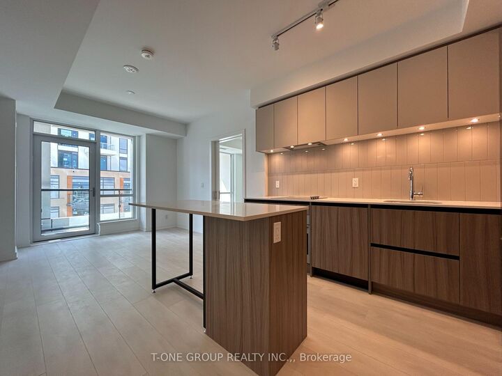 Property Photo: 7950 Bathurst Street 802 ON L4J 0B8