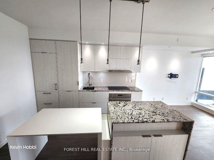 Property Photo:  1 Bloor Street E 5210  ON M4W 0A8 