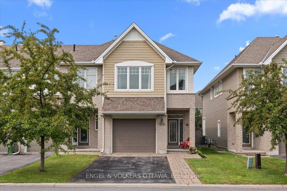 Property Photo: 520 Rochefort Circle ON K4A 0M8