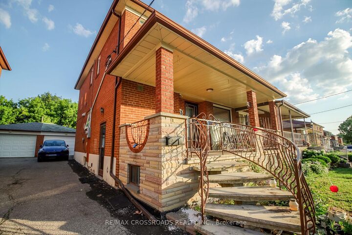 Property Photo: 53 Giltspur Drive ON M3L 1M4