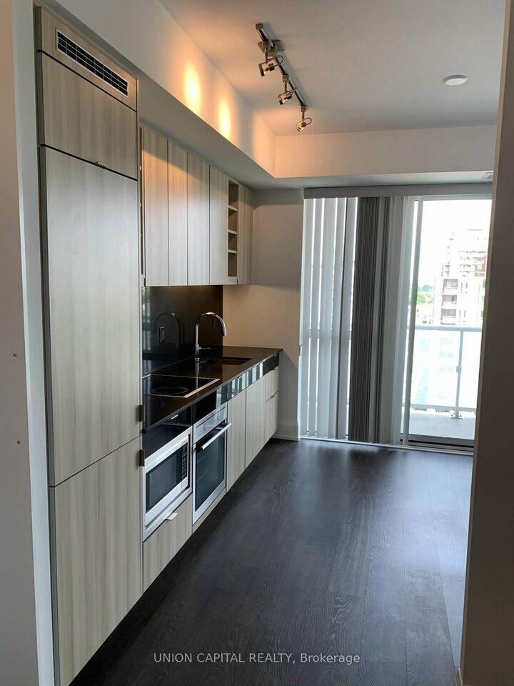 Property Photo: 101 Erskine Avenue 906 ON M4P 0C5