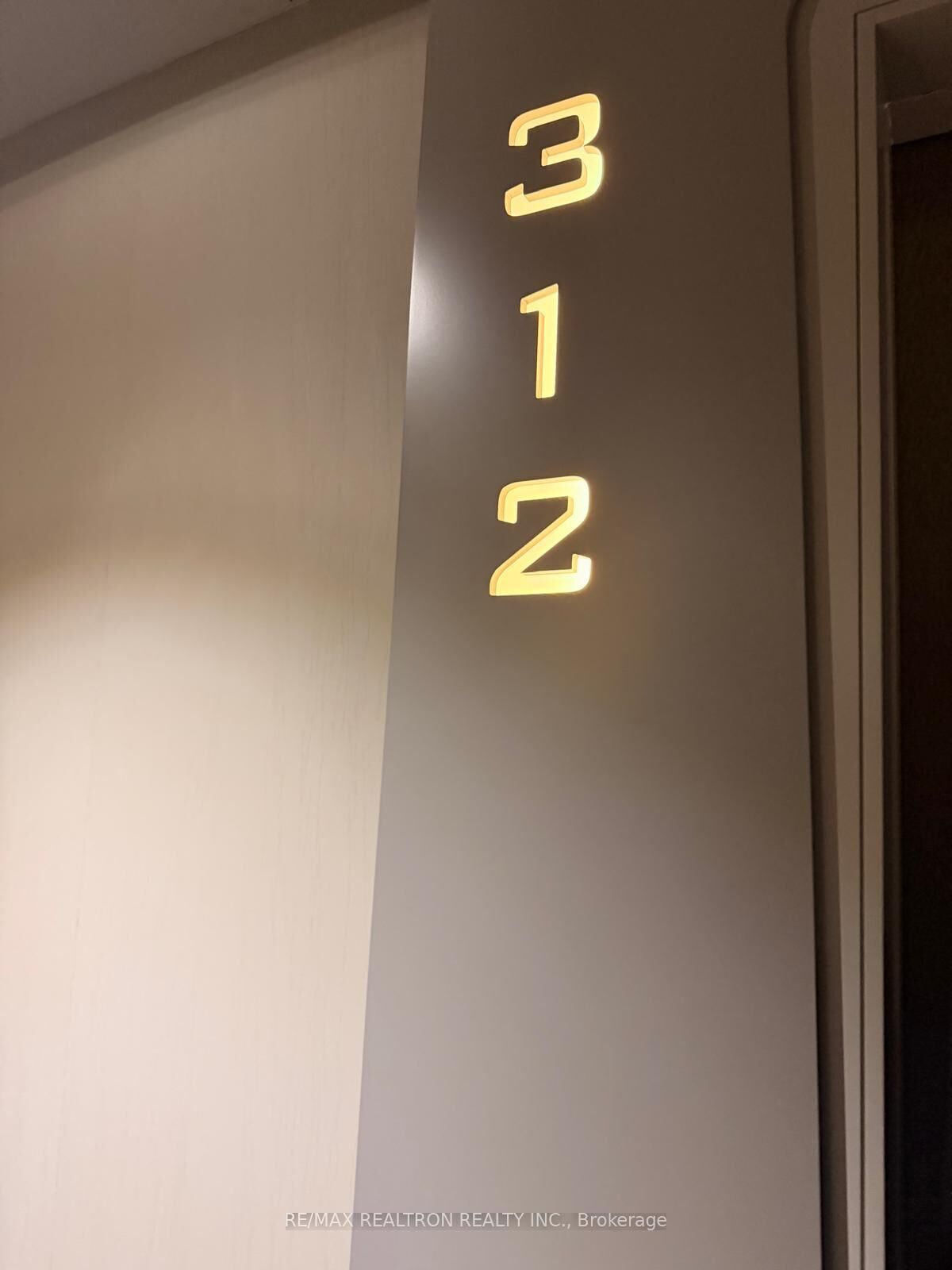 Property Photo:  1 Bloor Street E 312  ON M4W 0A8 