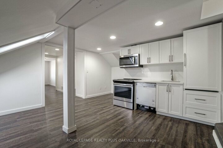 Property Photo:  564 Lyons Lane 2  ON L6J 2Y1 