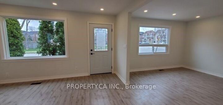 Property Photo: 39 Farrell Avenue ON M2R 1C7