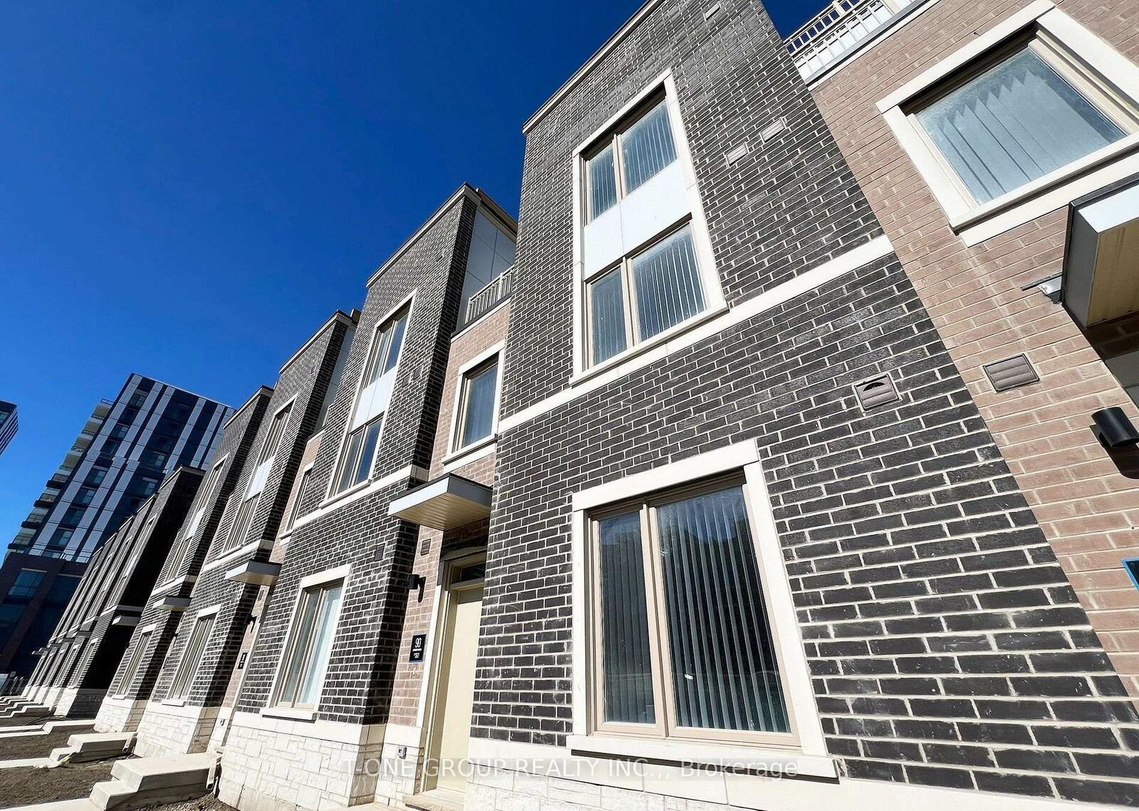 Property Photo:  90 Honeycrisp Crescent Th 362  ON L4K 0N7 