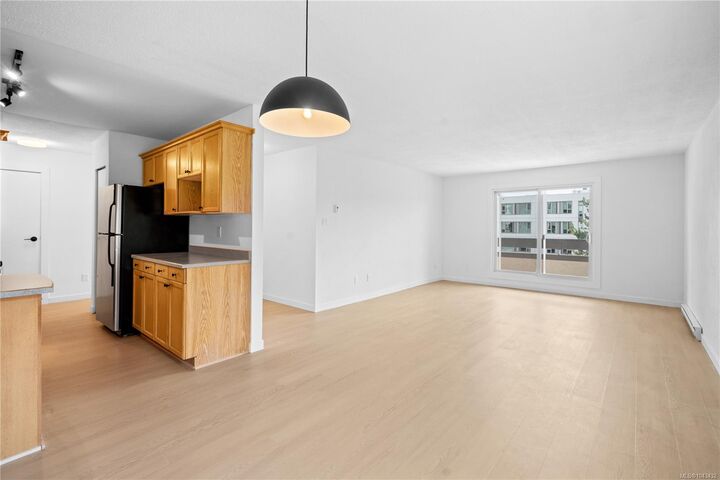 Property Photo: 3235 Quadra St #209 BC V8X 1G4