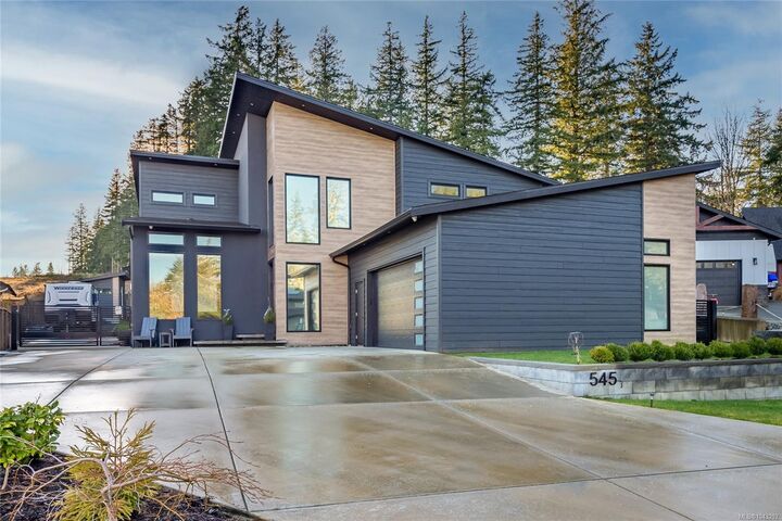 545 Nebraska Pl — photo 1