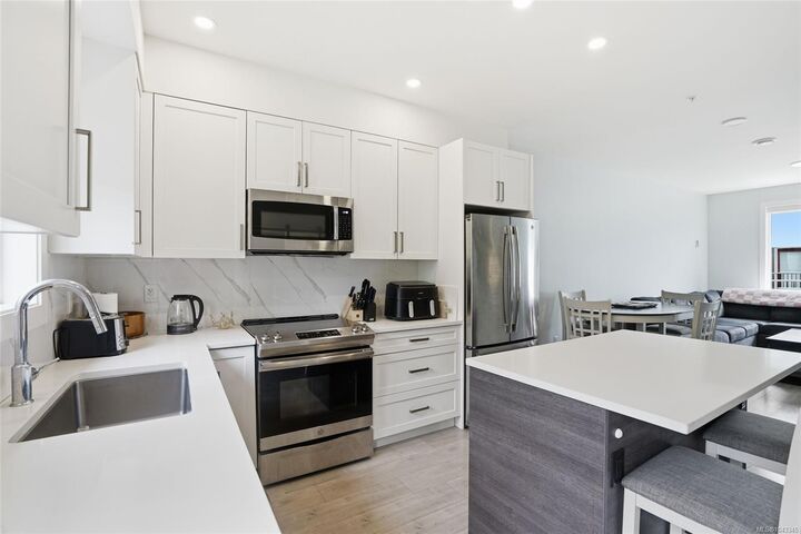 1726 Kerrisdale Rd #104 — photo 1
