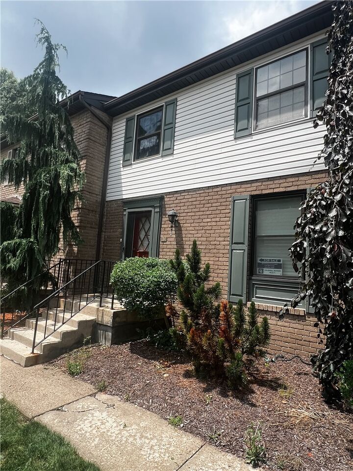 Property Photo:  204 Rainprint Ln  PA 15668 