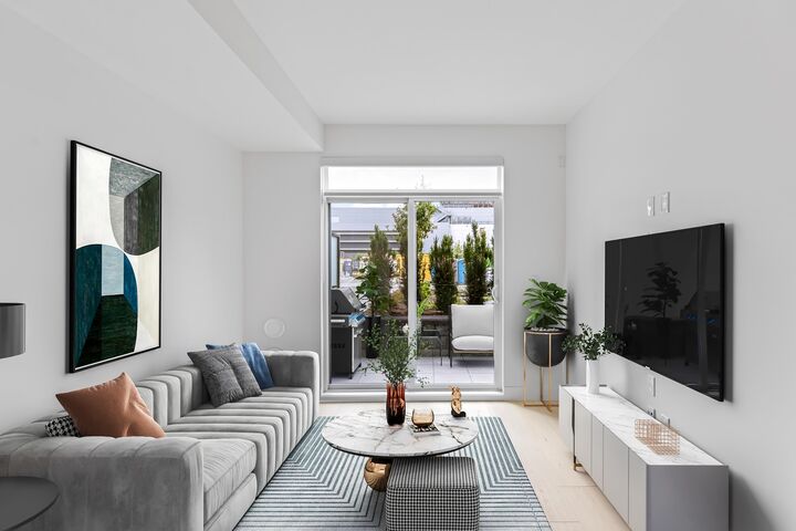 Property Photo: 30494 Cardinal Avenue 106 BC V2T 0M1