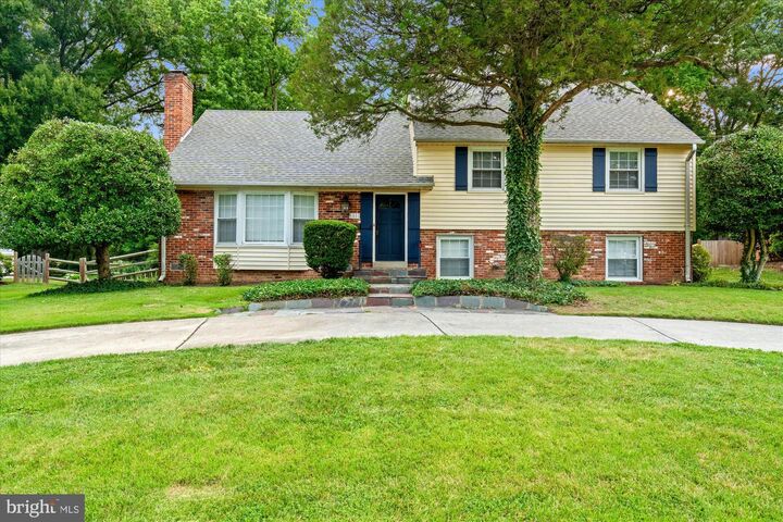 Property Photo: 8403 W Boulevard Drive VA 22308