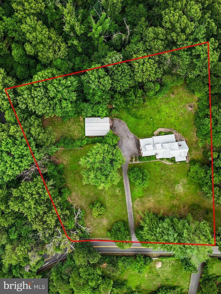 Property Photo: 10622 Vale Road VA 22124