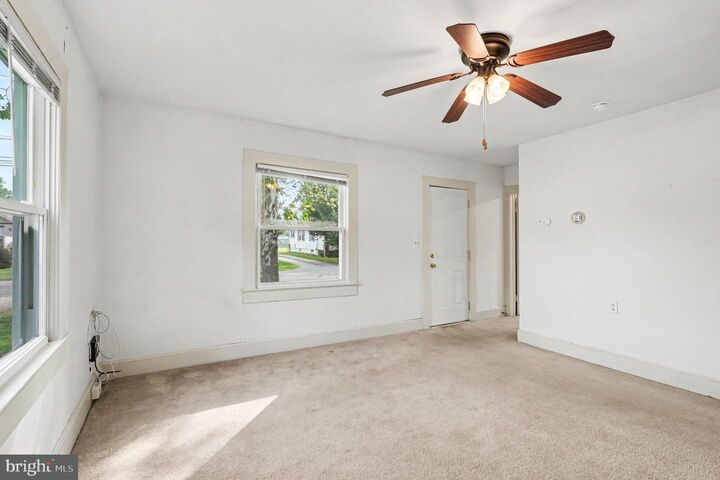 Property Photo: 302 E Chatham Street VA 22405