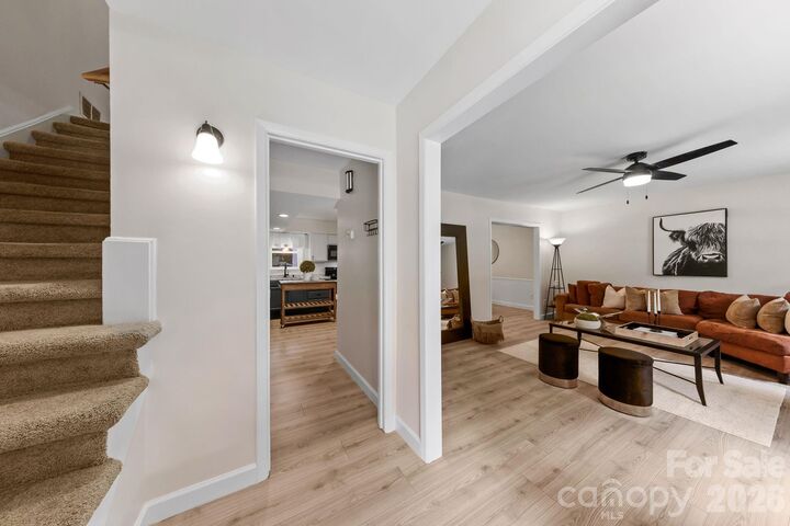 Property Photo: 6435 Bridlewood Lane NC 28215