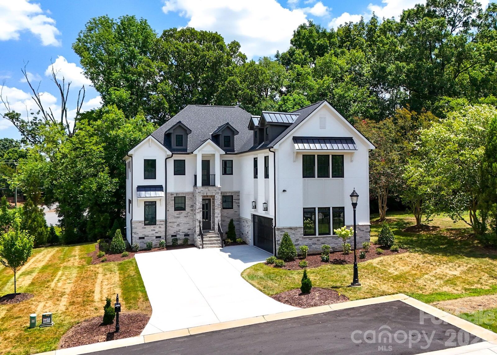 Property Photo: 9420 Greyson Ridge Drive NC 28277
