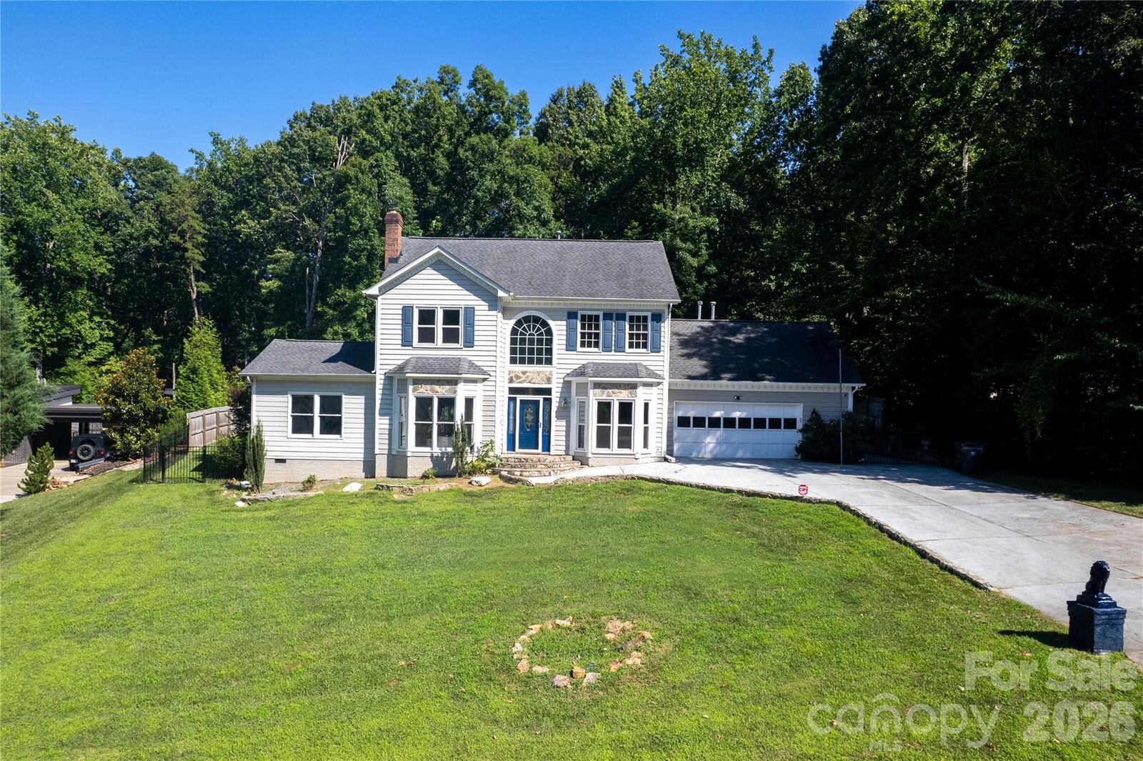 Property Photo: 5010 Ardenwoods Drive NC 28215