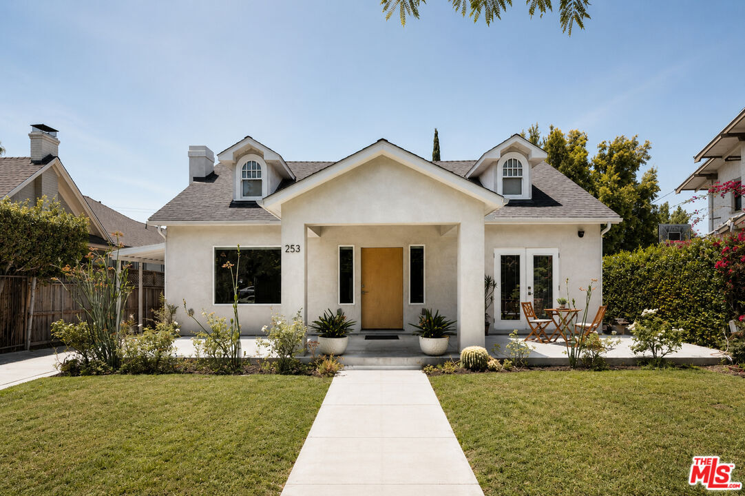 Property Photo:  253 S St Andrews Pl  CA 90004 