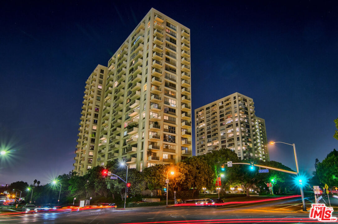 Property Photo: 2160 Century Park East, Unit 1010 CA 90067