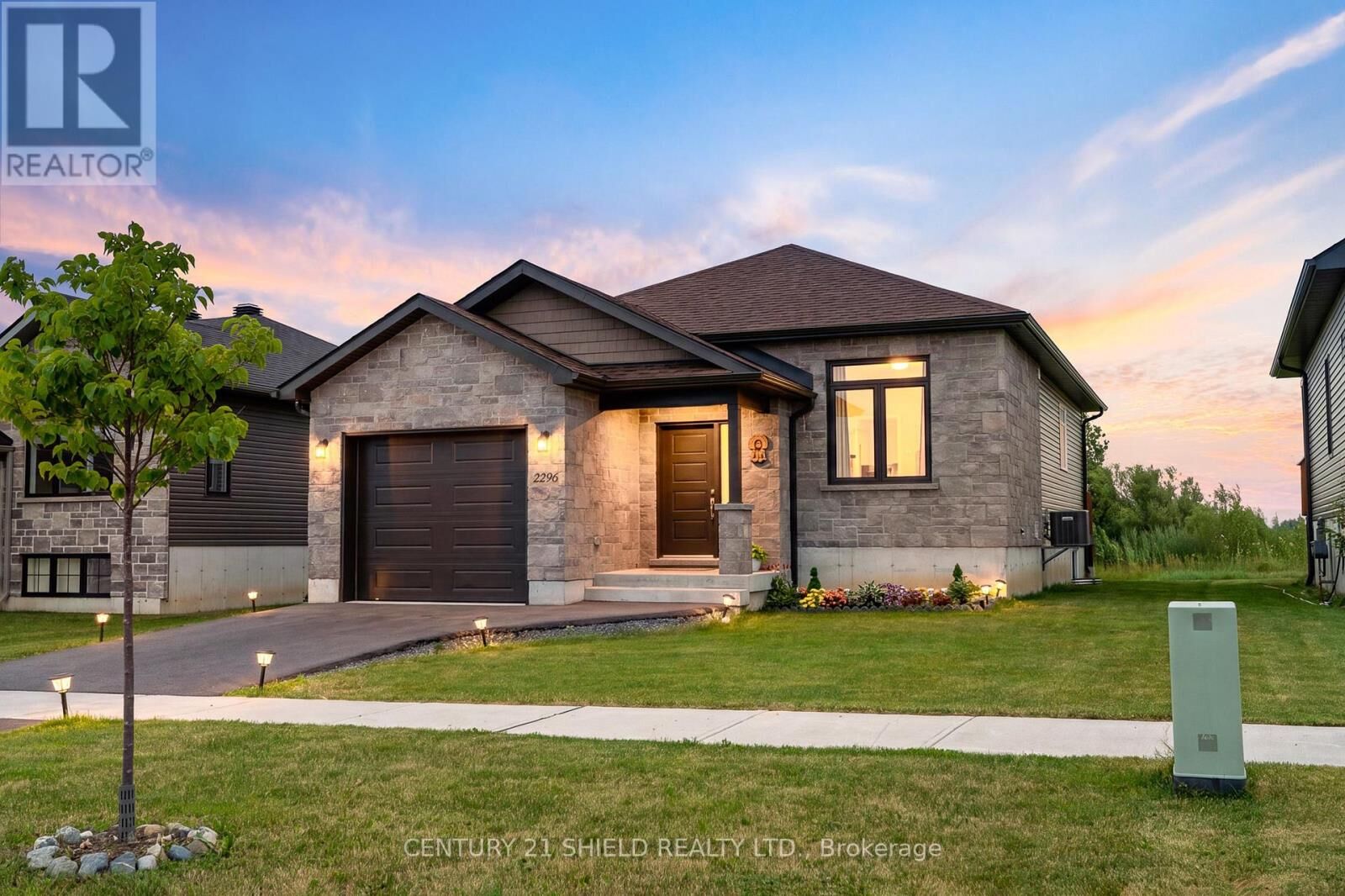 Property Photo:  2296 Crewson Court  ON K6H 0H9 