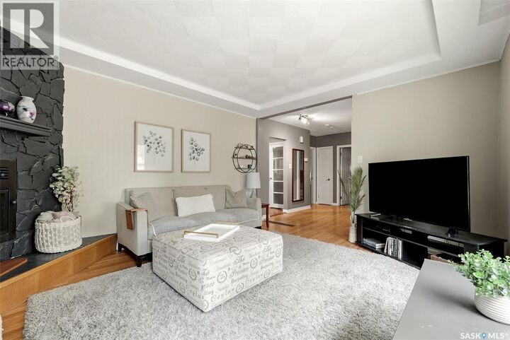 Property Photo:  408 Mullin Avenue E  SK S4N 1C7 