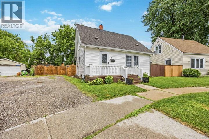 188 Cedar Crescent — photo 1