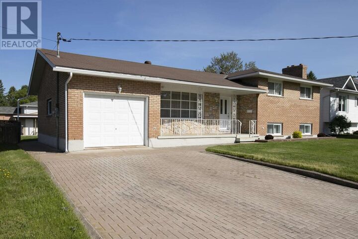 Property Photo: 2134 Queen St ON P6A 5T7