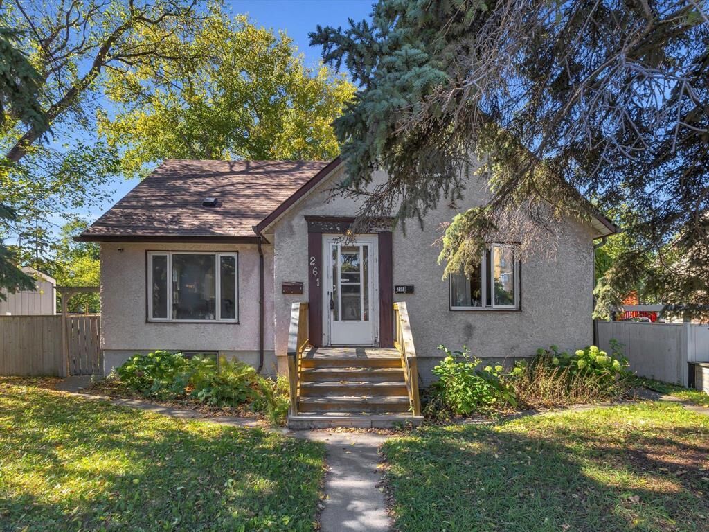 Property Photo:  261 Des Meurons Street  MB R2H 2M9 