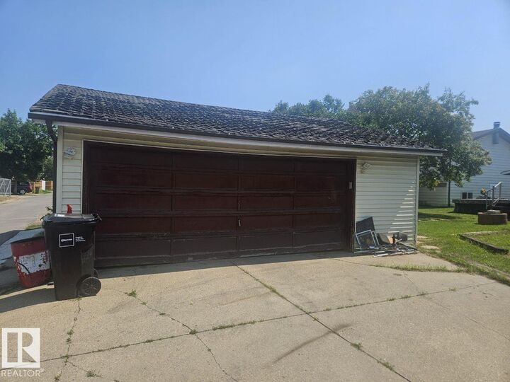 Property Photo:  5306 18A Avenue NW  AB T6L 1J8 
