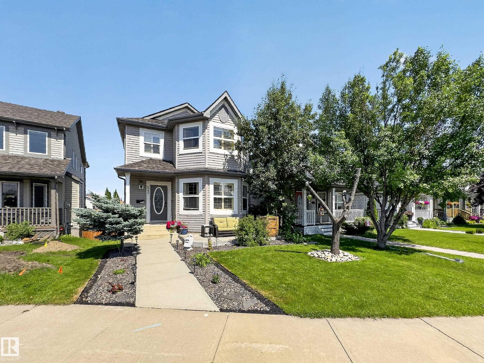 Property Photo: 423 Summerton Crescent AB T8H 2V3