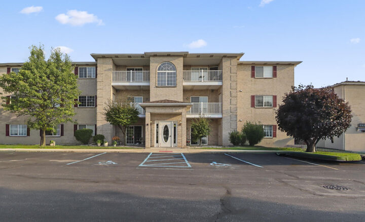 Property Photo:  2021 W 75th Place 25  IN 46410 