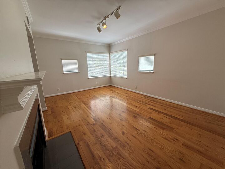 Property Photo:  4004 Montrose Boulevard 44D  TX 77006 