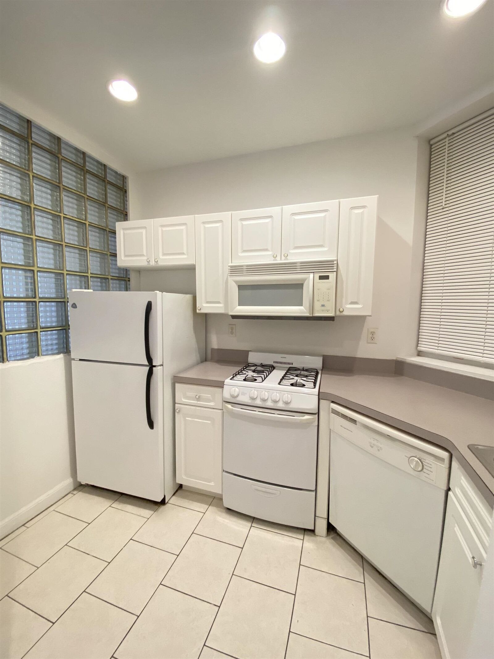Property Photo:  410 Washington St 1  NJ 07030 