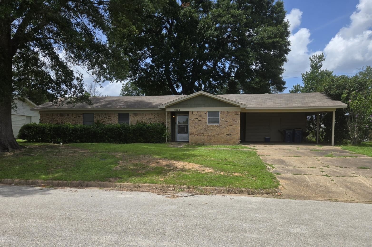 Property Photo: 1522 Young TX 75654