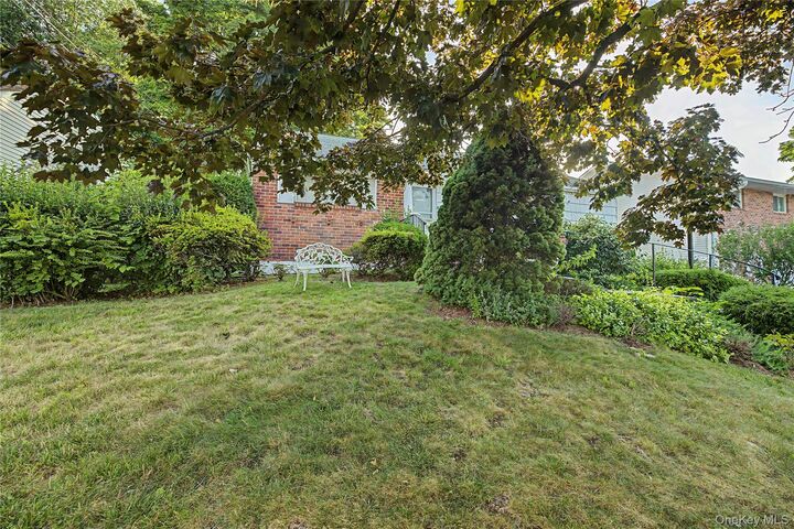Property Photo:  6 Westwind Road  NY 10710 