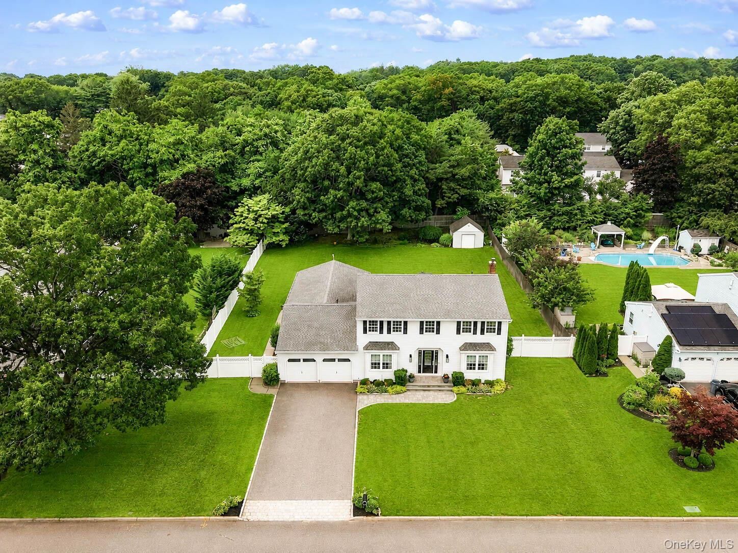 Property Photo:  3 Warren Court  NY 11738 