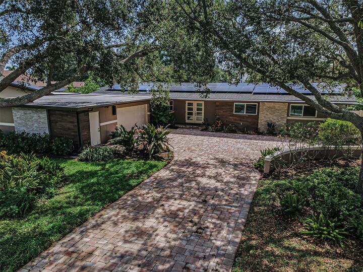 Property Photo:  861 Rafael Boulevard NE  FL 33704 